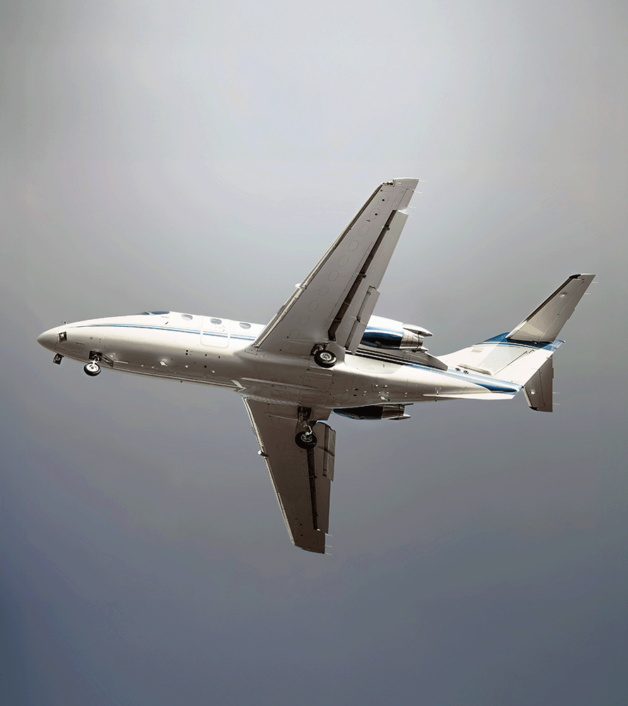 private jet belly view approaching beechjet 400 photo by Daniel Shapiro